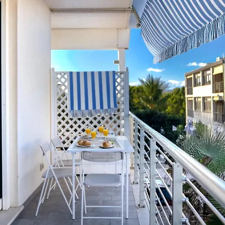 Azzurro Fronte Mare Apartment *